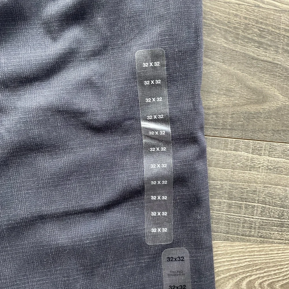 32x32 NWT Gap Tailored Khakis Men’s Charcoal Grey Straight Leg Flat Front 900951